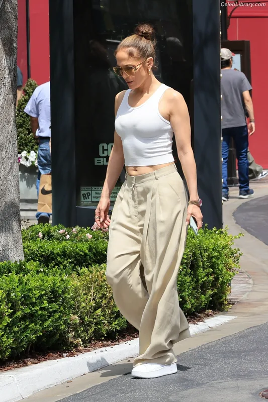 Jennifer Lopez photo 9 of 3409