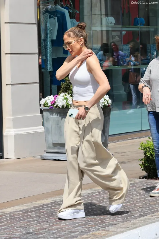 Jennifer Lopez photo 12 of 3409