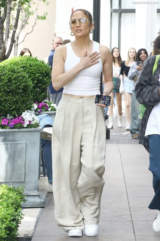 Jennifer Lopez photo 18 of 3409