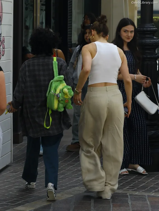 Jennifer Lopez photo 2 of 3409