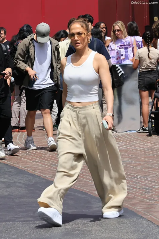 Jennifer Lopez photo 4 of 3409