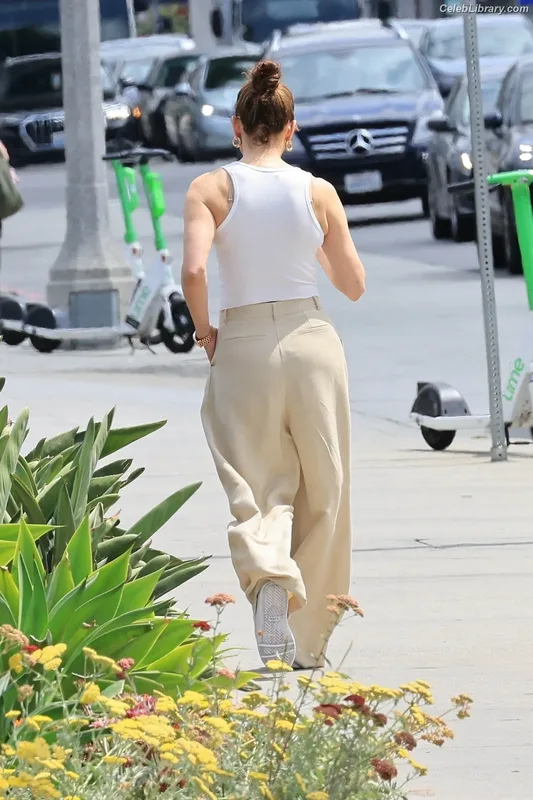 Jennifer Lopez photo 6 of 3409