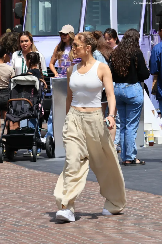 Jennifer Lopez photo 7 of 3409