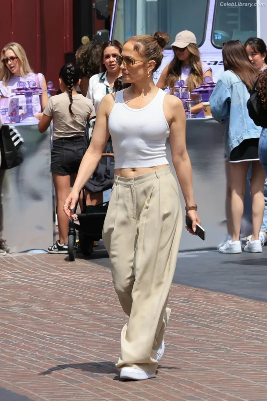Jennifer Lopez photo 8 of 3409
