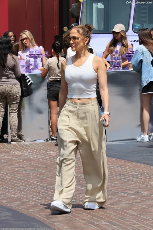Jennifer Lopez photo 9 of 3409