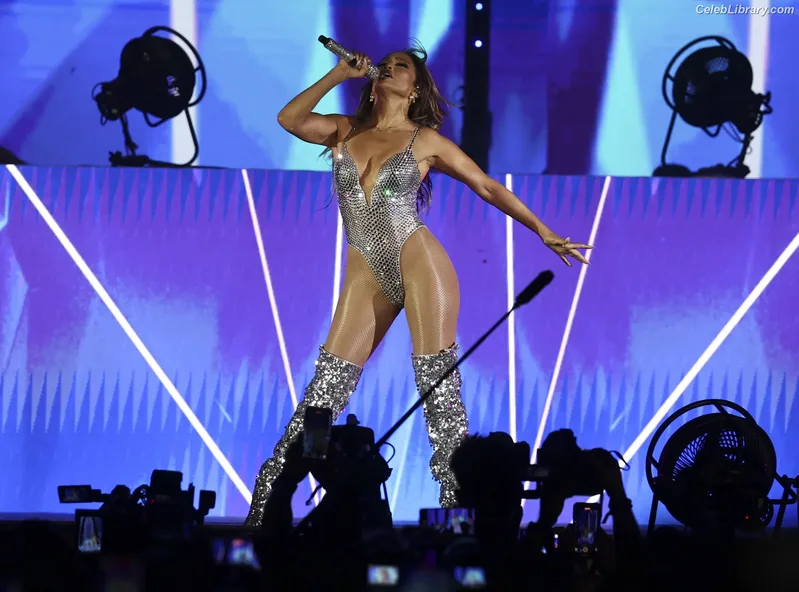 Jennifer Lopez photo 14 of 3409
