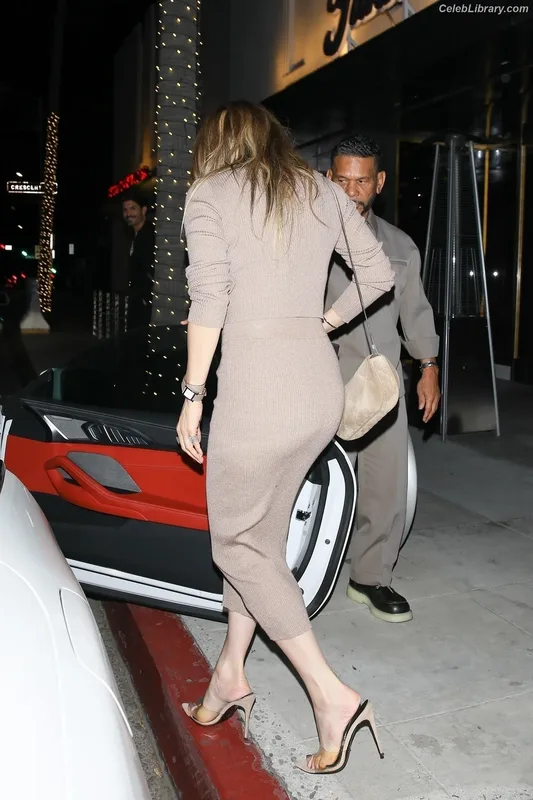Jennifer Lopez photo 2 of 3409