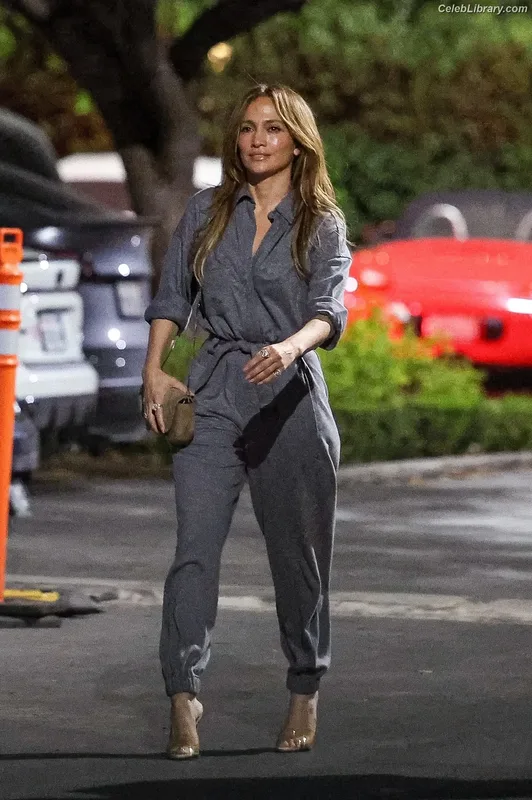 Jennifer Lopez photo 5 of 3409