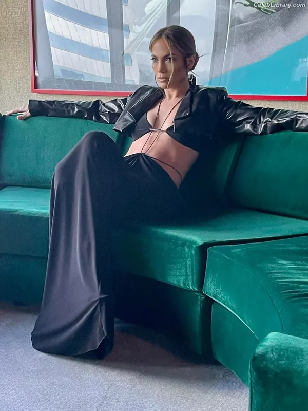 Jennifer Lopez photo 9 of 3409