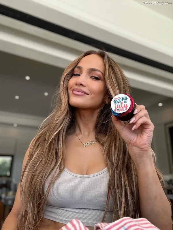 Jennifer Lopez photo 9 of 3409