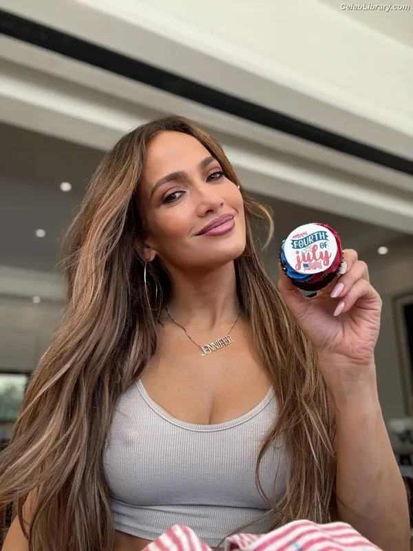 Jennifer Lopez photo 12 of 3409