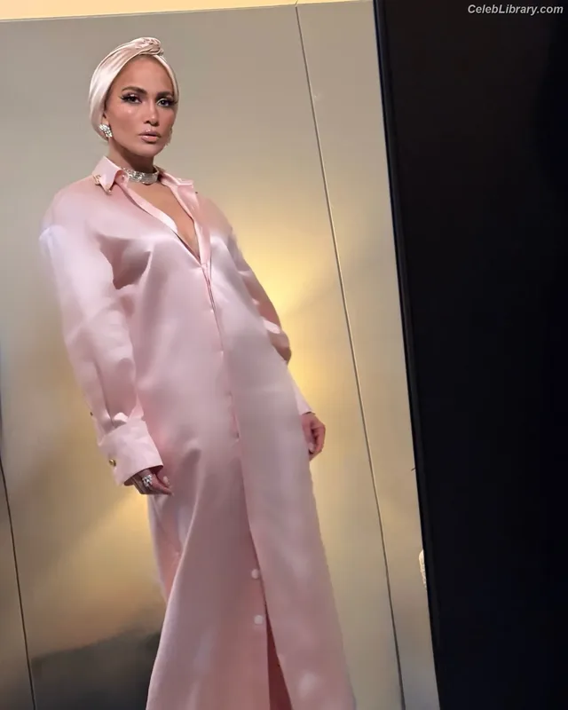 Jennifer Lopez photo 18 of 3409