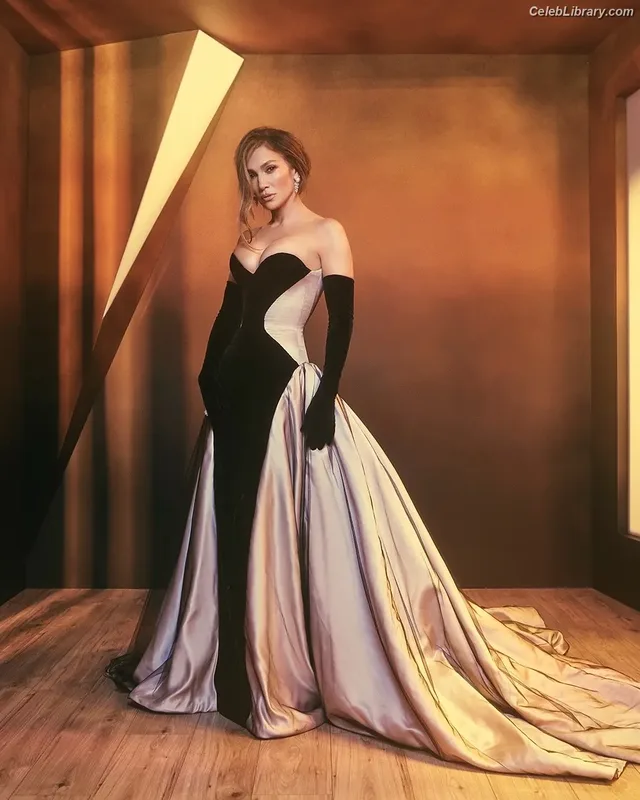 Jennifer Lopez photo 1 of 3409