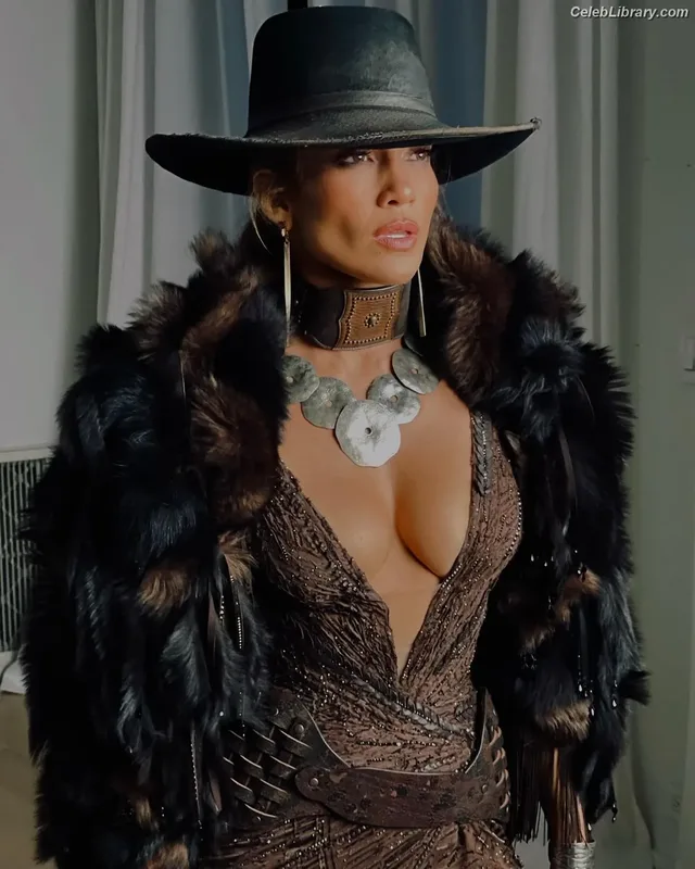 Jennifer Lopez photo 11 of 3409