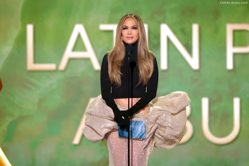 Jennifer Lopez photo 10 of 3409