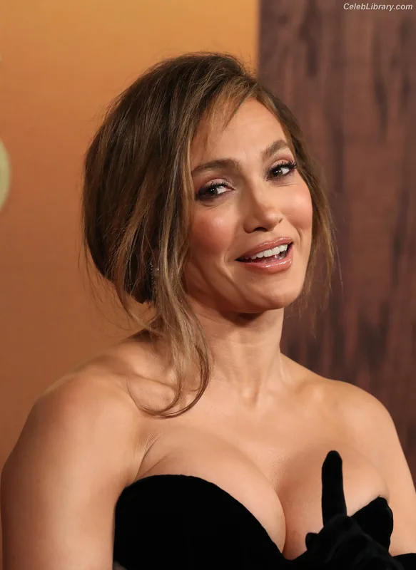 Jennifer Lopez photo 12 of 3409