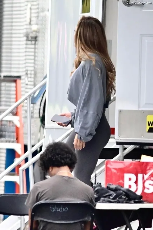Jennifer Lopez photo 5 of 3409