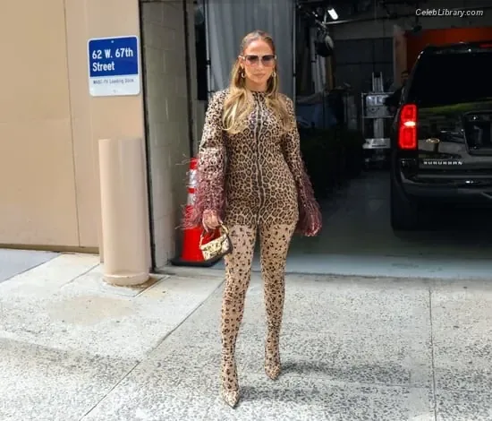 Jennifer Lopez photo 10 of 3409