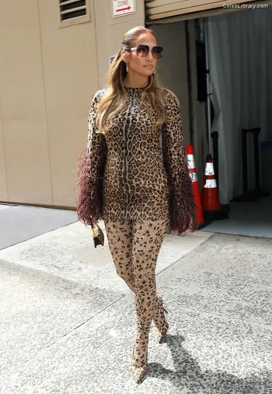 Jennifer Lopez photo 11 of 3409