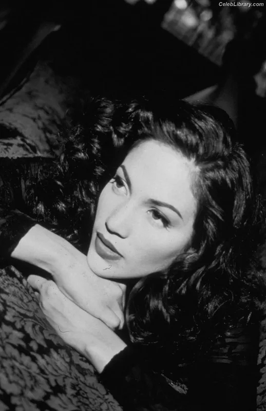 Jennifer Lopez photo 4 of 3409