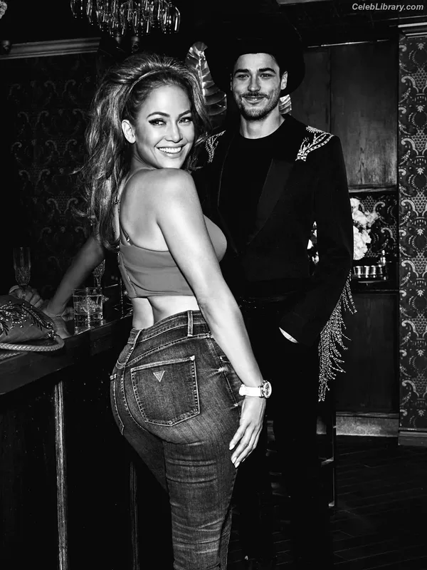 Jennifer Lopez photo 2 of 3409