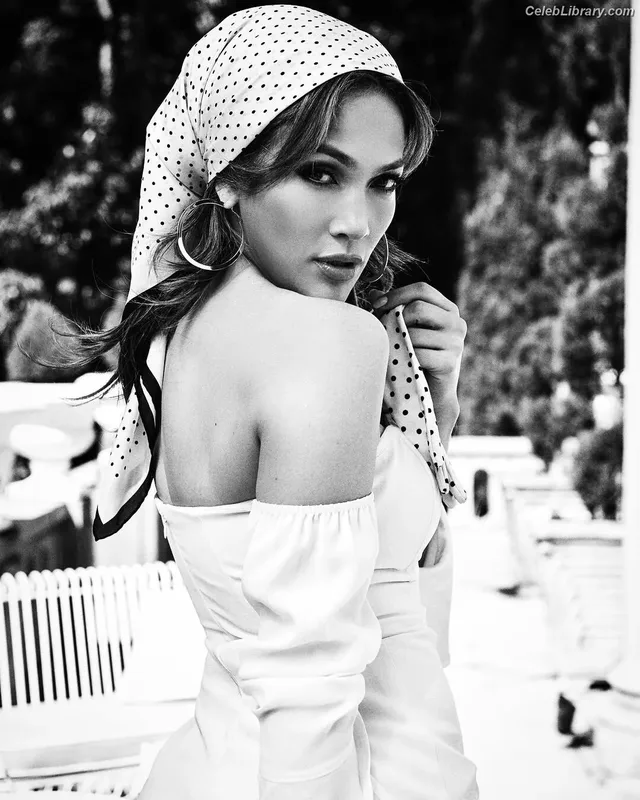 Jennifer Lopez photo 3 of 3409