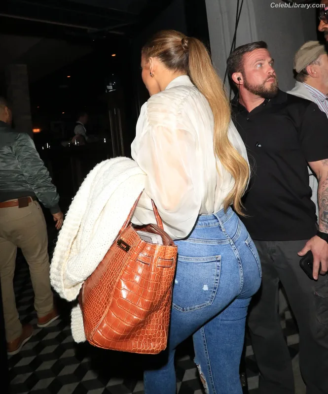 Jennifer Lopez photo 9 of 3409