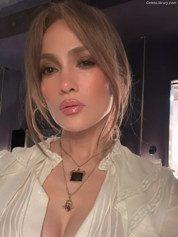 Jennifer Lopez photo 17 of 3409