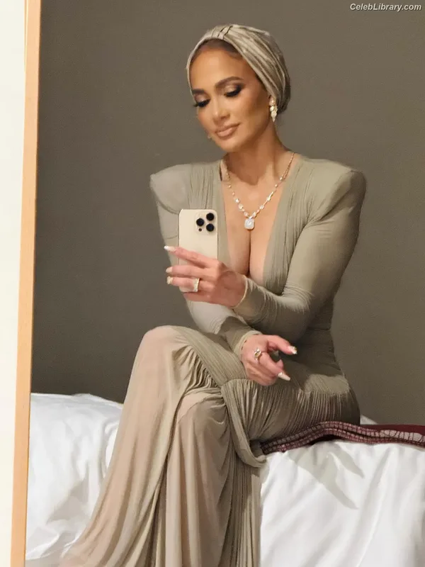 Jennifer Lopez photo 24 of 3409