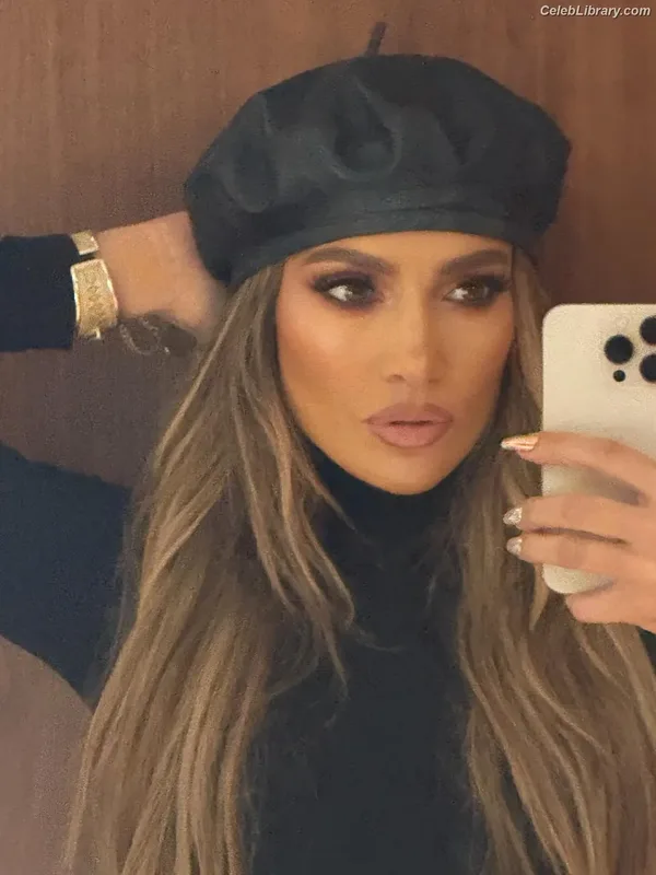 Jennifer Lopez photo 5 of 3409