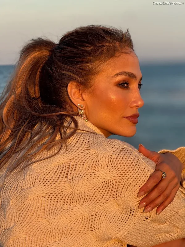 Jennifer Lopez photo 9 of 3409