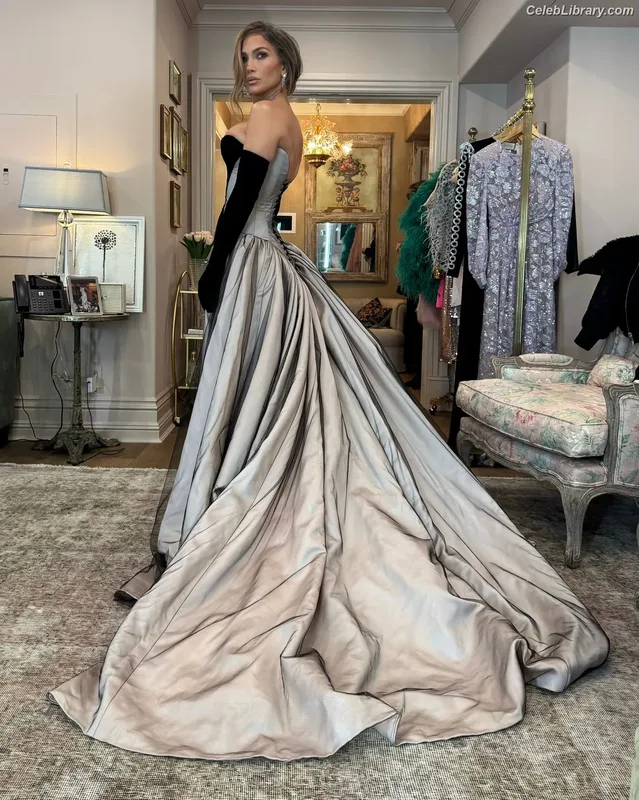 Jennifer Lopez photo 10 of 3409