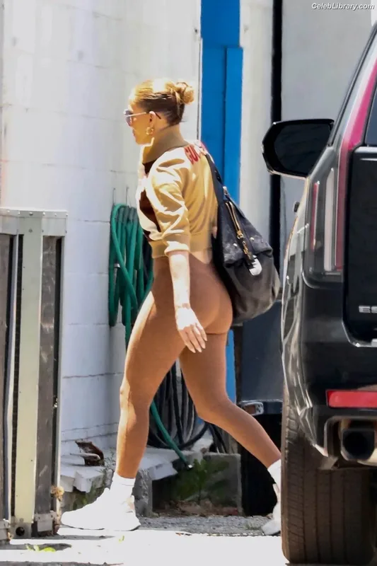 Jennifer Lopez photo 9 of 3409
