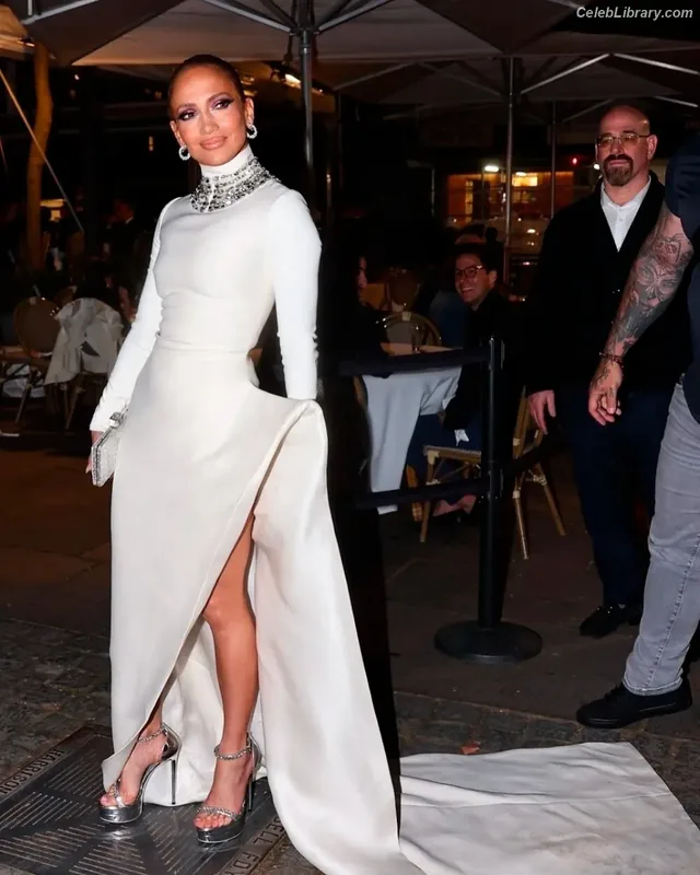 Jennifer Lopez photo 12 of 3409