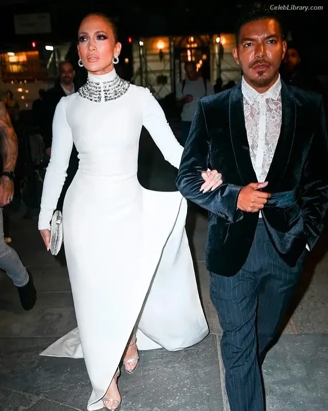 Jennifer Lopez photo 14 of 3409