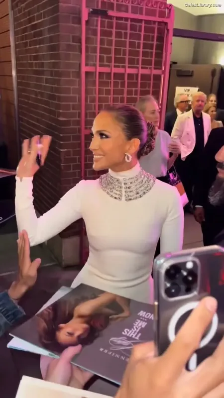 Jennifer Lopez photo 16 of 3409