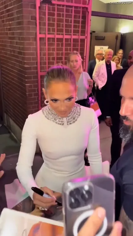 Jennifer Lopez photo 17 of 3409