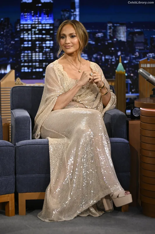Jennifer Lopez photo 3 of 3409