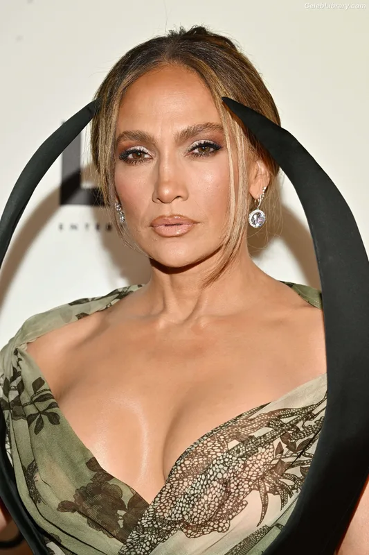 Jennifer Lopez photo 2 of 3409