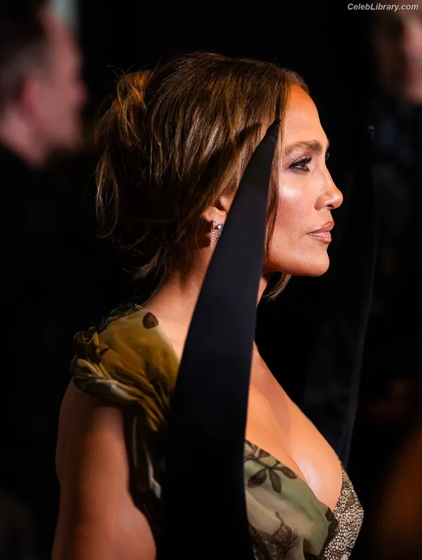 Jennifer Lopez photo 10 of 3409