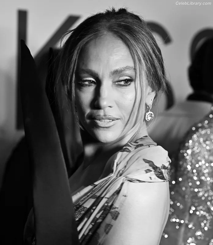 Jennifer Lopez photo 12 of 3409