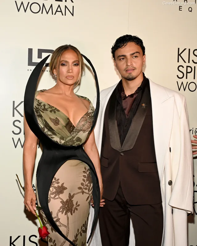Jennifer Lopez photo 20 of 3409
