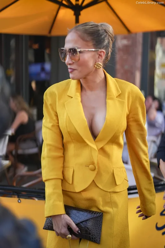 Jennifer Lopez photo 24 of 3409