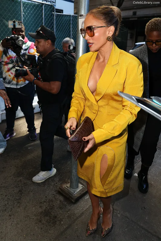 Jennifer Lopez photo 2 of 3409