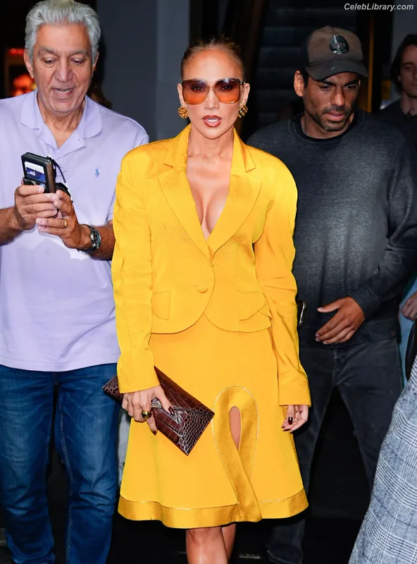 Jennifer Lopez photo 3 of 3409