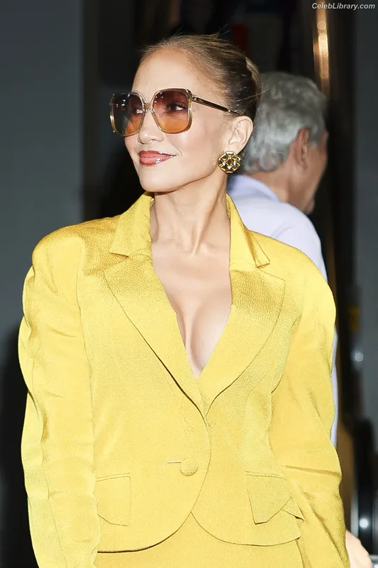 Jennifer Lopez photo 4 of 3409