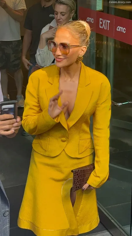 Jennifer Lopez photo 7 of 3409