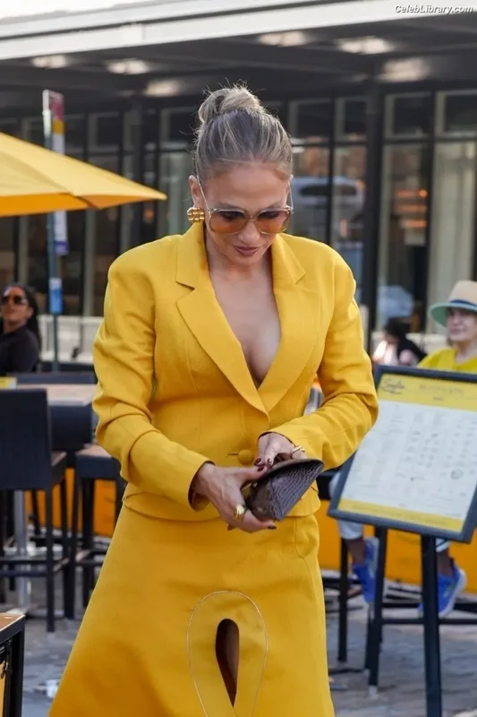 Jennifer Lopez photo 14 of 3409