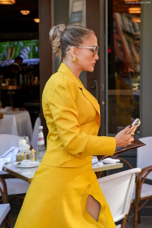 Jennifer Lopez photo 18 of 3409