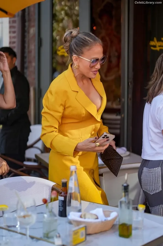 Jennifer Lopez photo 19 of 3409